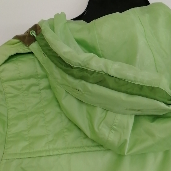 Like-new muted lime green Burton snowboarding jacket - Picture 13 of 13
